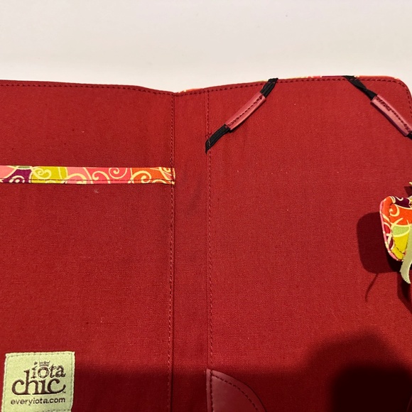 Iota Chic eReader Case. New. - Picture 3 of 3